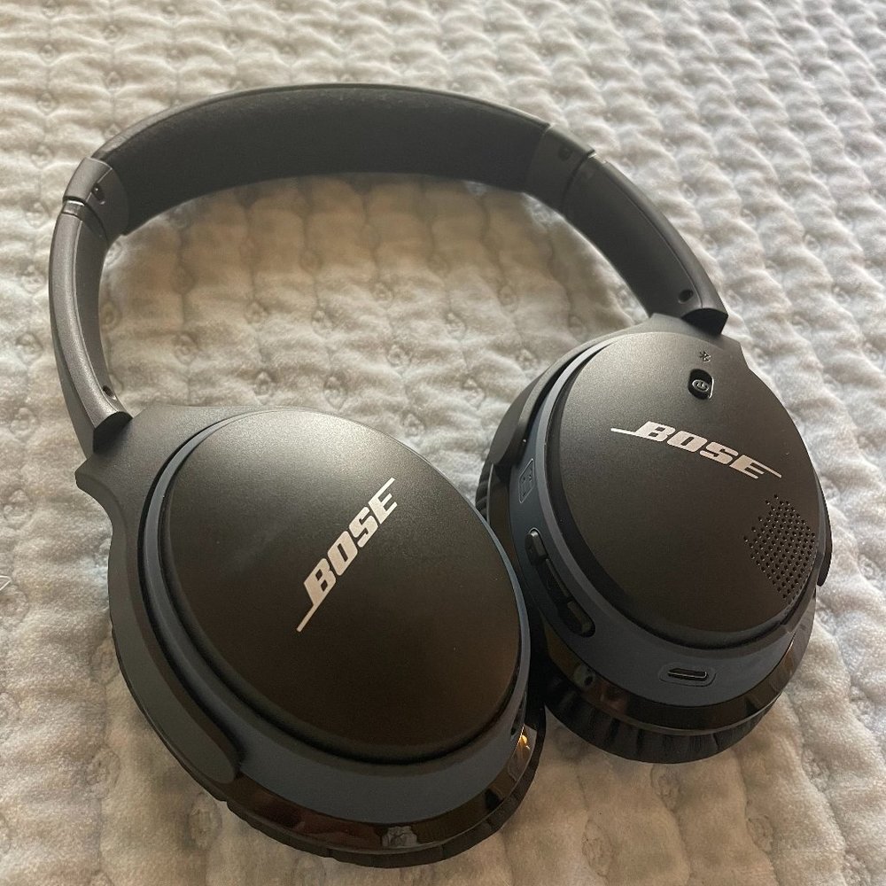 Bose SoundLink Around Ear Wireless Headphones II in Black (EXCELLENT CONDITION)